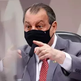 Omar Aziz após PGR pedir arquivamento de denúncias da CPI: "Vergonha"