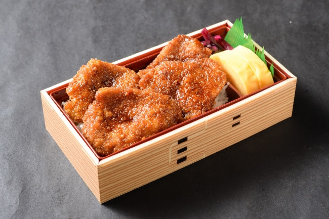 たれカツ弁当【豚】780円(+税)【牛】1000円(+税)