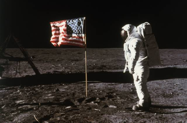 Por qué fue Armstrong el primero en pisar la Luna