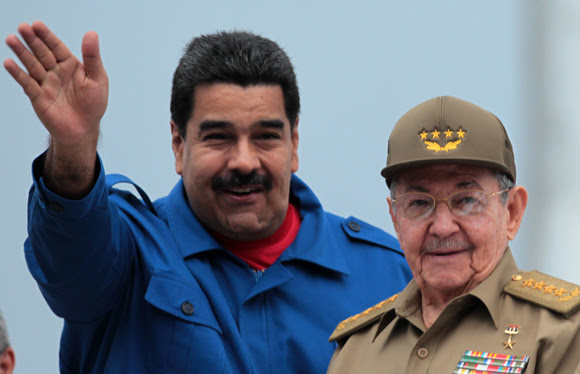 Los presidentes Nicolás Maduro y Raúl Castro en la Plaza de la Revolución, este Primero de Mayo. Foto: Ladyrene Pérez/ Cubadebate