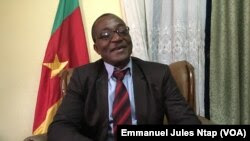 Dr Hilaire Kamga porte-parole de la plateforme de la société civile pour la démocratie, le 5 février 2018. (VOA/Emmanuel Jules Ntap)