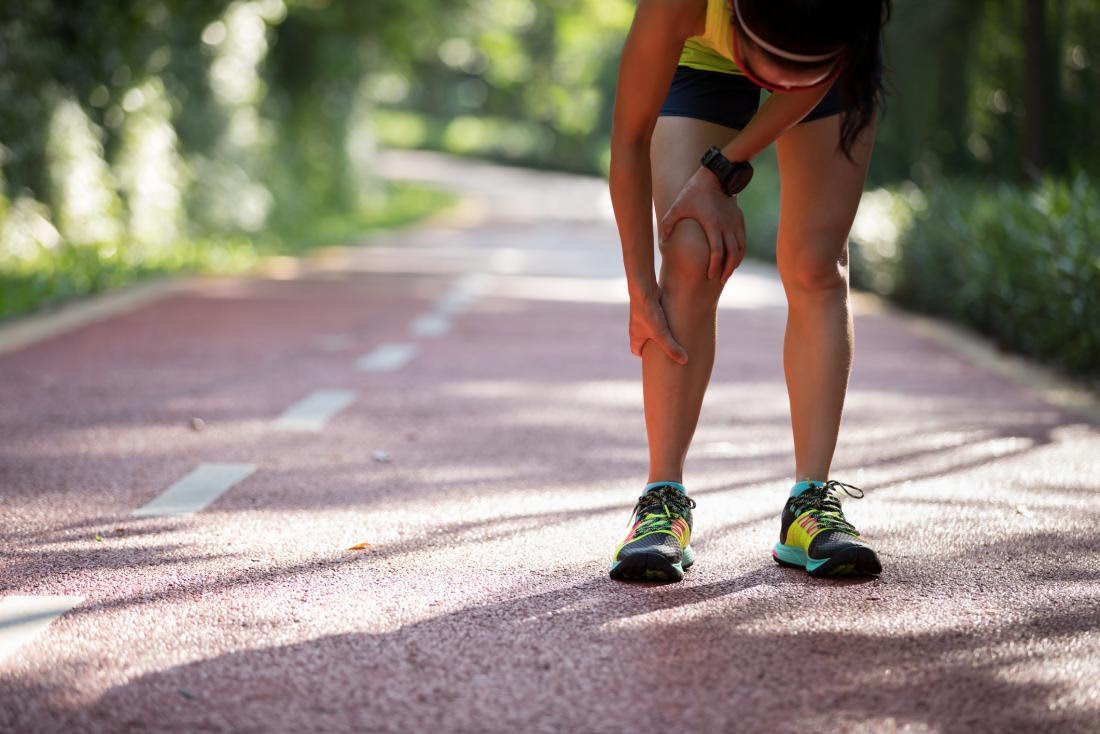 a female runner experiencing burning legs.