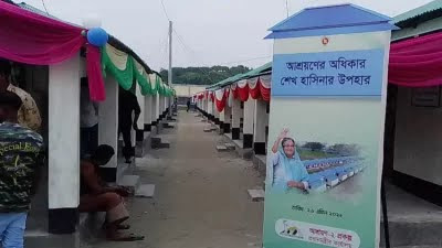 সিরাজগঞ্জে ঈদ উপহার হিসেবে প্রধানমন্ত্রীর ঘর পেলেন ৪০৯ পরিবার