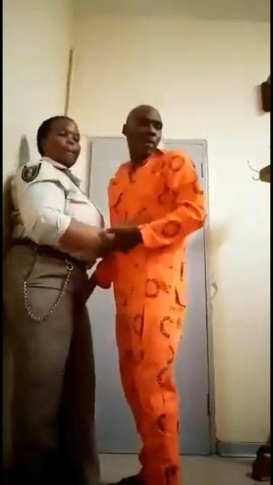 Female prison warder caught having unprotected sex with male inmate in office (18+ photos)