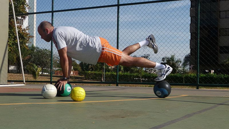 File:Plank on a pair of medicine balls.jpg