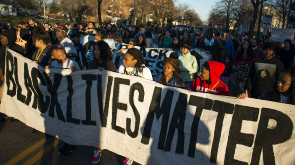 Las protestas en Minneapolis se suman a una serie de manifestaciones en EE.UU. contra el uso de fuerza excesiva de la policía contra afroamericanos. Foto: AP