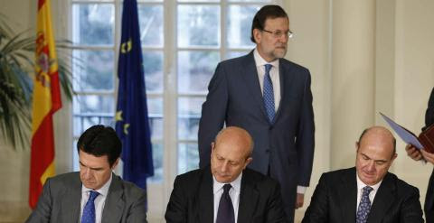 El presidente del Gobierno, Mariano Rajoy ha presidido en el Palacio de la Moncloa la firma del convenio interministerial para la extensión del acceso a la banda ancha ultrarrápida./ EFE-Paco Campos