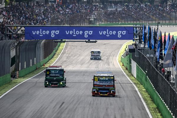 Público lotou Interlagos (Duda Bairros)