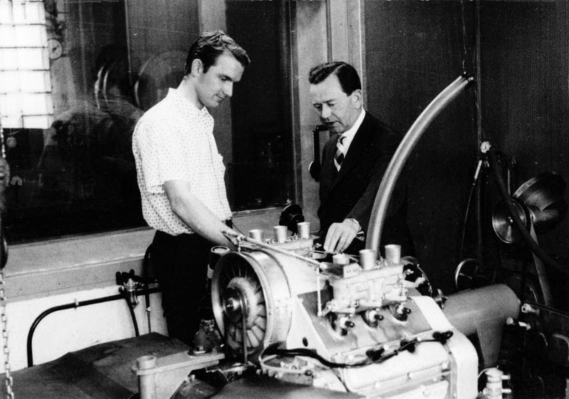 Ferdinand Piëch (left) and Ferry Porsche next to the engine of the Type 718/2 of the Porsche 901, approx. 1963.