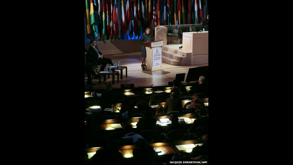 La presidenta de Costa Rica, Laura Chinchilla (C), habla durante la inauguración del 'Foro de Dirigentes' de la UNESCO, el 6 de noviembre de 2013, en París. AFP