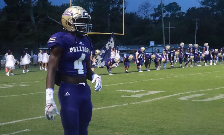 Emmanuel Henderson warms up ahead of game