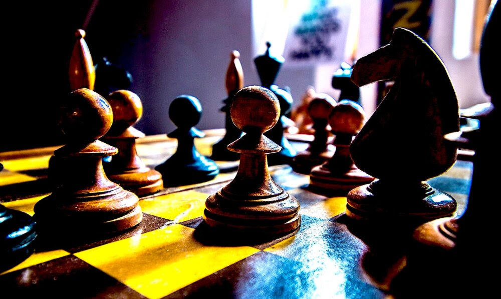 Raymond KEENE: Gra w szachy tłumaczy świat. Także to, dlaczego upadają imperia