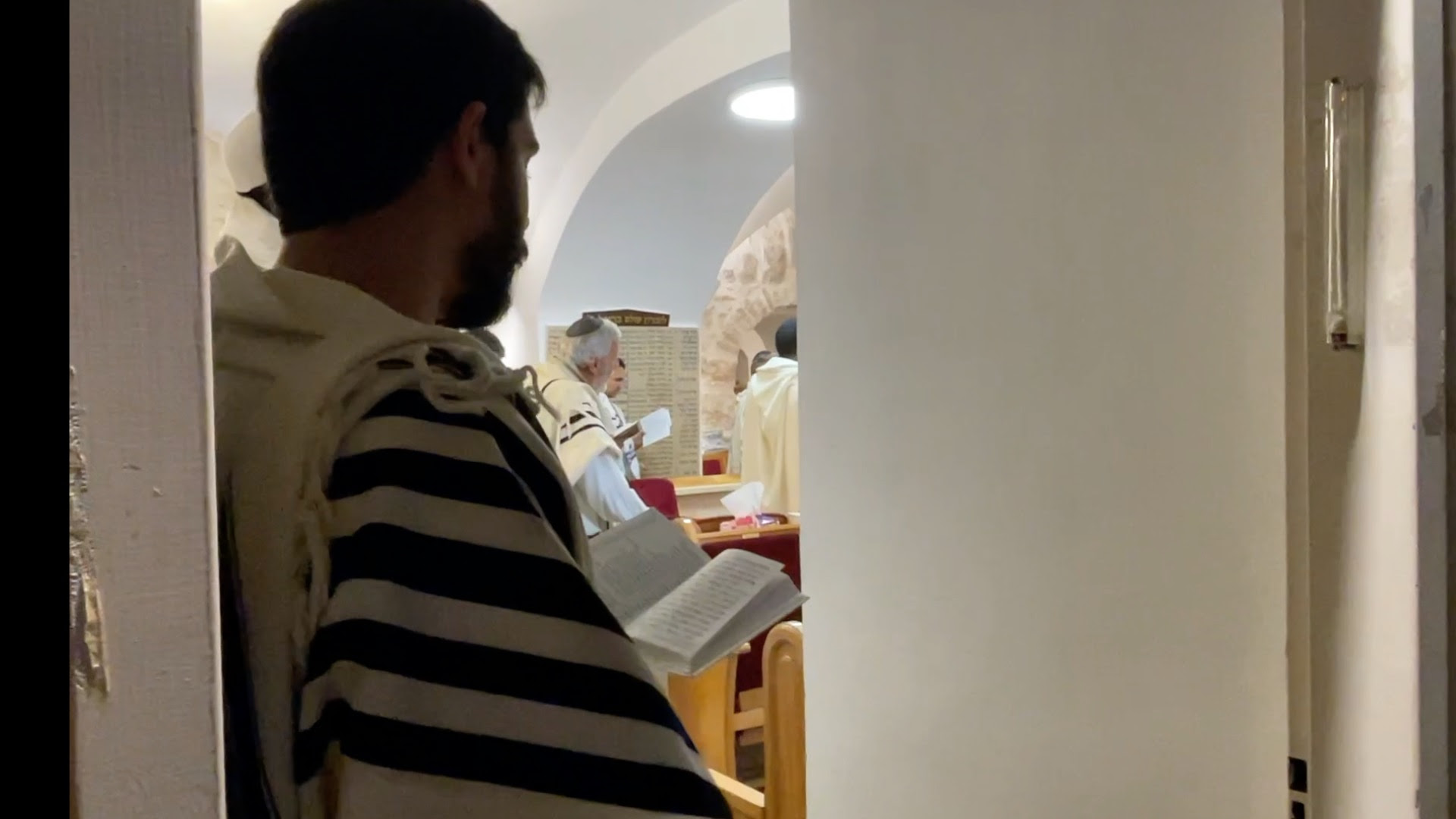 Silencio y ropa blanca. Es Yom Kippur