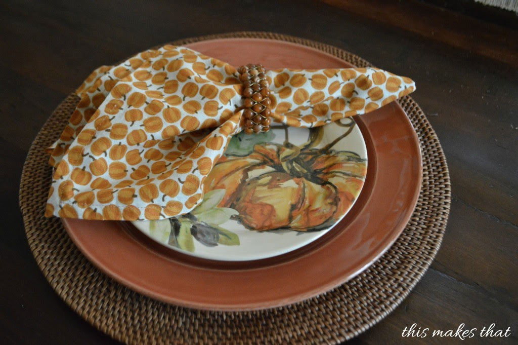 cloth-napkins-on-plates-This-Makes-That-1024x681