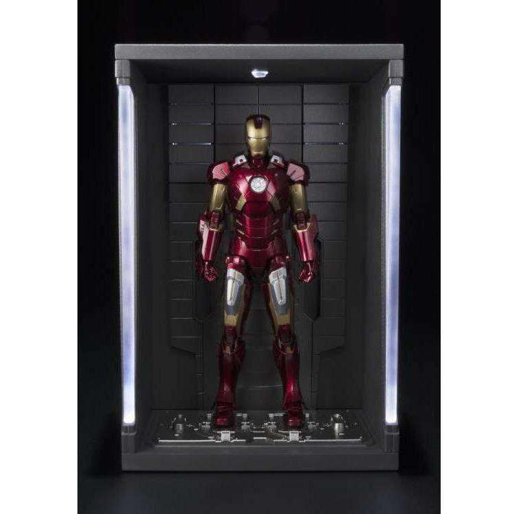 Image of Avengers S.H.Figuarts Iron Man Mark VII & Hall Of Armor Set