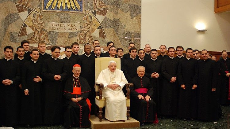 Benedicto XVI en una visita al Seminario Mayor Romano el 17 de febrero de 2007
