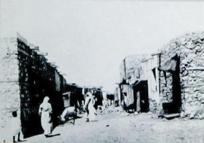 شاهد صورة نادرة للشارع الرئيسي في مدينة أملج قبل النهضة العمرانية الحديثة