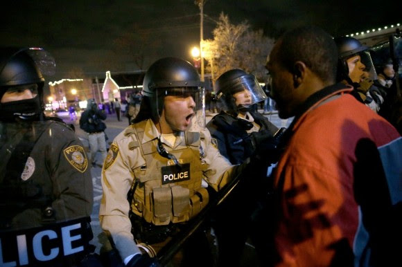 Estallan protestas en Ferguson120