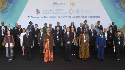 President Joko Widodo (center), UN deputy secretary-general Amina Mohammed (fourth left), vice president of Zambia W.K. Mutale Nalumango (fourth right) take a picture with the head of National Agency for Disaster Management Suharyanto (left), special representative of the secretary-general for Disaster Risk Reduction Mami Mizutori (second left), coordinating minister for Human Development and Cultural Affairs Muhadjir Effendy (third left), president of the United Nations General Assembly Abdulla Shahida (third right), foreign affairs minister Retno Marsudi (second right), Bali governor Wayan Koster (right), and several delegations ahead of the opening ceremony of the Global Platform for Disaster Risk Reduction (GPDRR) 2022 in Nusa Dua, Bali, Wednesday (May 25, 2022). The GPDRR is held in Bali, raising the theme of "From Risk to Resilience: Towards Sustainable Development for All in a COVID-19 Transformed World". ANTARA FOTO/Akbar Nugroho Gumay/foc.