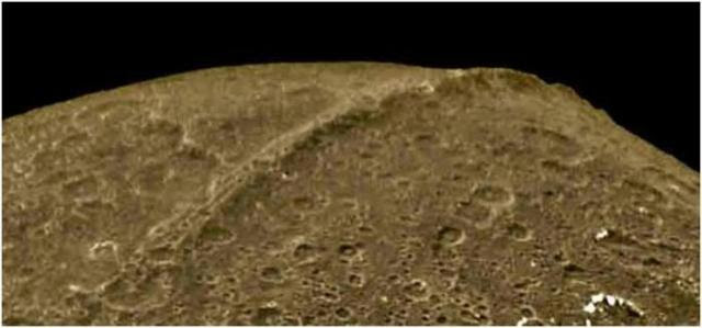 La Luna no es un satélite natural, es artificial Luna-lapetus9