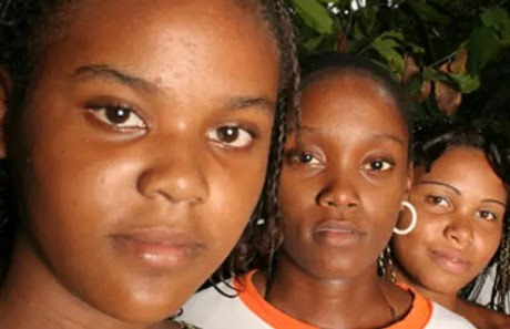 El proyecto educativo nacional necesitaba que sus áreas curriculares fueran incorporando aquellos componentes étnicos del país que siempre fueron marginados del currículo nacional, como el afrodescendiente y el indígena