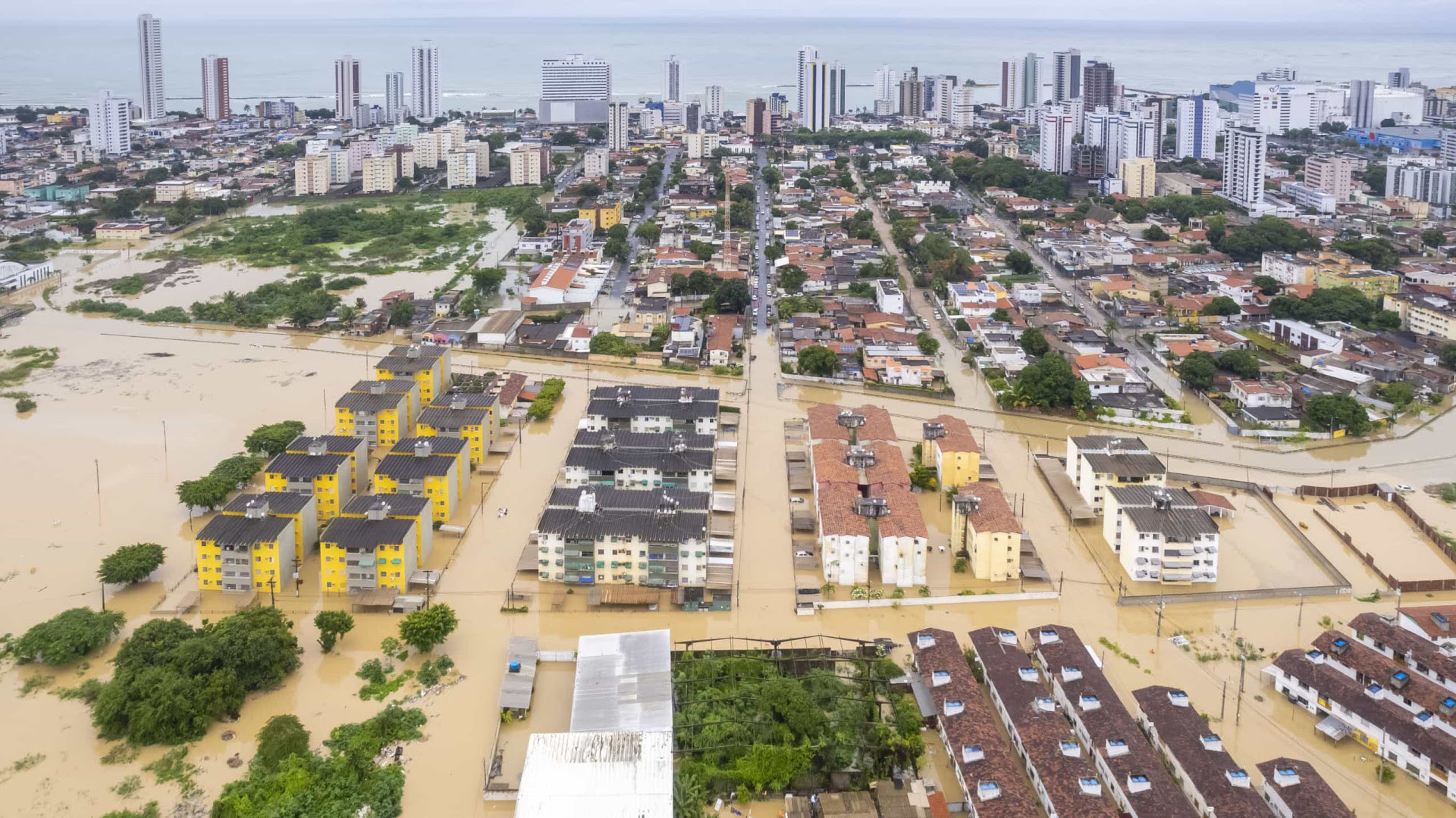 Sobe para 84 o número de mortes pelas chuvas no Grande Recife