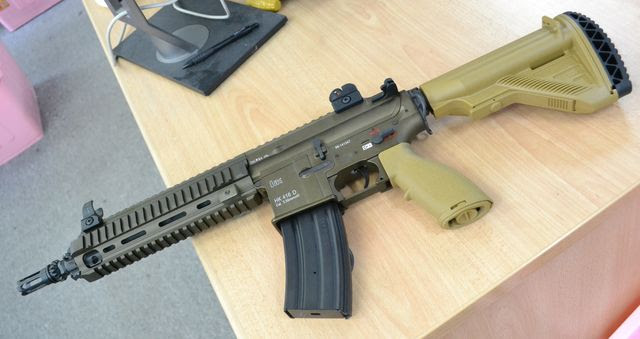 UMAREX H&K Licensed Metal HK416D Assault Rifle AEG (Tan)
