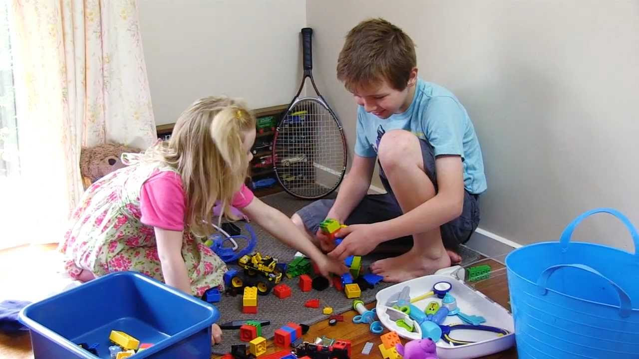 Kids cleaning up toys