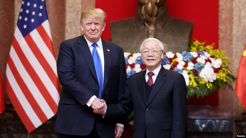 Tổng Bí thư-Chủ tịch nước VN Nguyễn Phú Trọng (phải) tiếp Tổng thống Mỹ Donald Trump (trái) hôm 27/2/2019 ở Hà Nội (ảnh tư liệu).