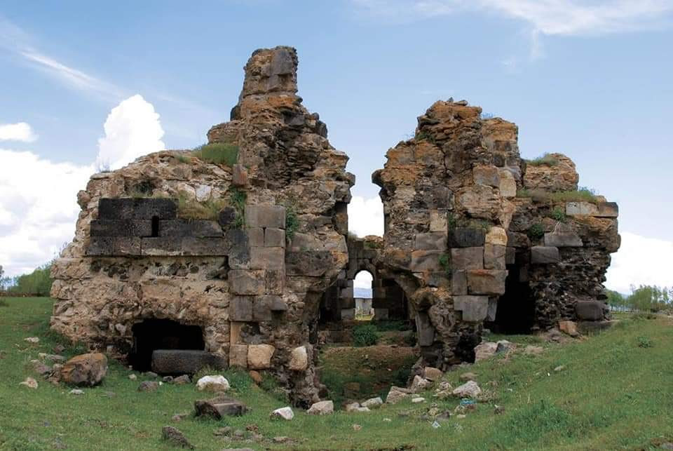 Sunken Armenian Church of Arjesh