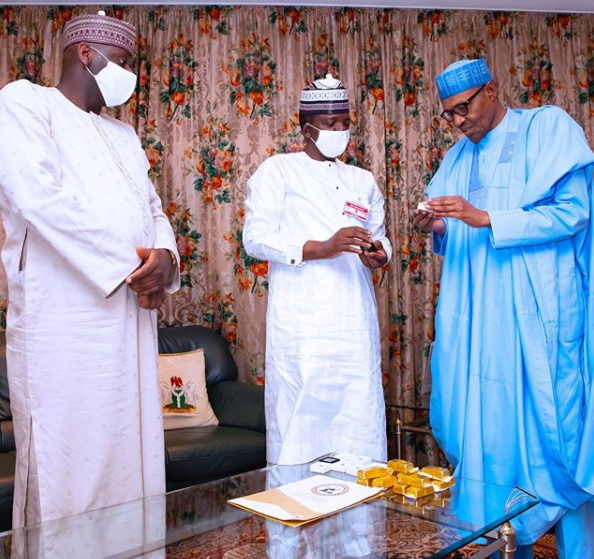 President Buhari receives gold bars and precious stones mined in Zamfara from Governor Matawalle (photos)