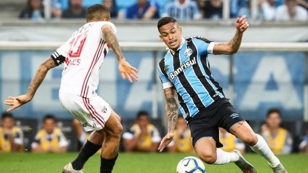 Luciano recebe chance de Renato e responde com 2 gols na vitória diante do São Paulo