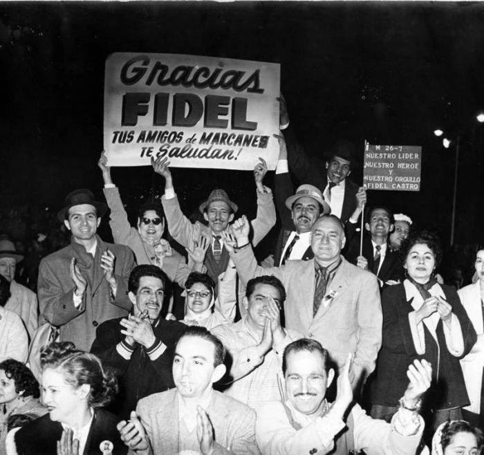 http://www.cubadebate.cu/wp-content/gallery/fidel-castro-visita-estados-unidos-abril-1959/miembros-de-la-colonia-cubana-en-nueva-york-saludan-a-fidel.jpg