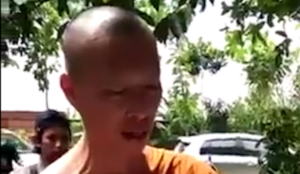 Video from Indonesia: Muslims threaten Buddhist monk, force him to sign agreement to abandon his home