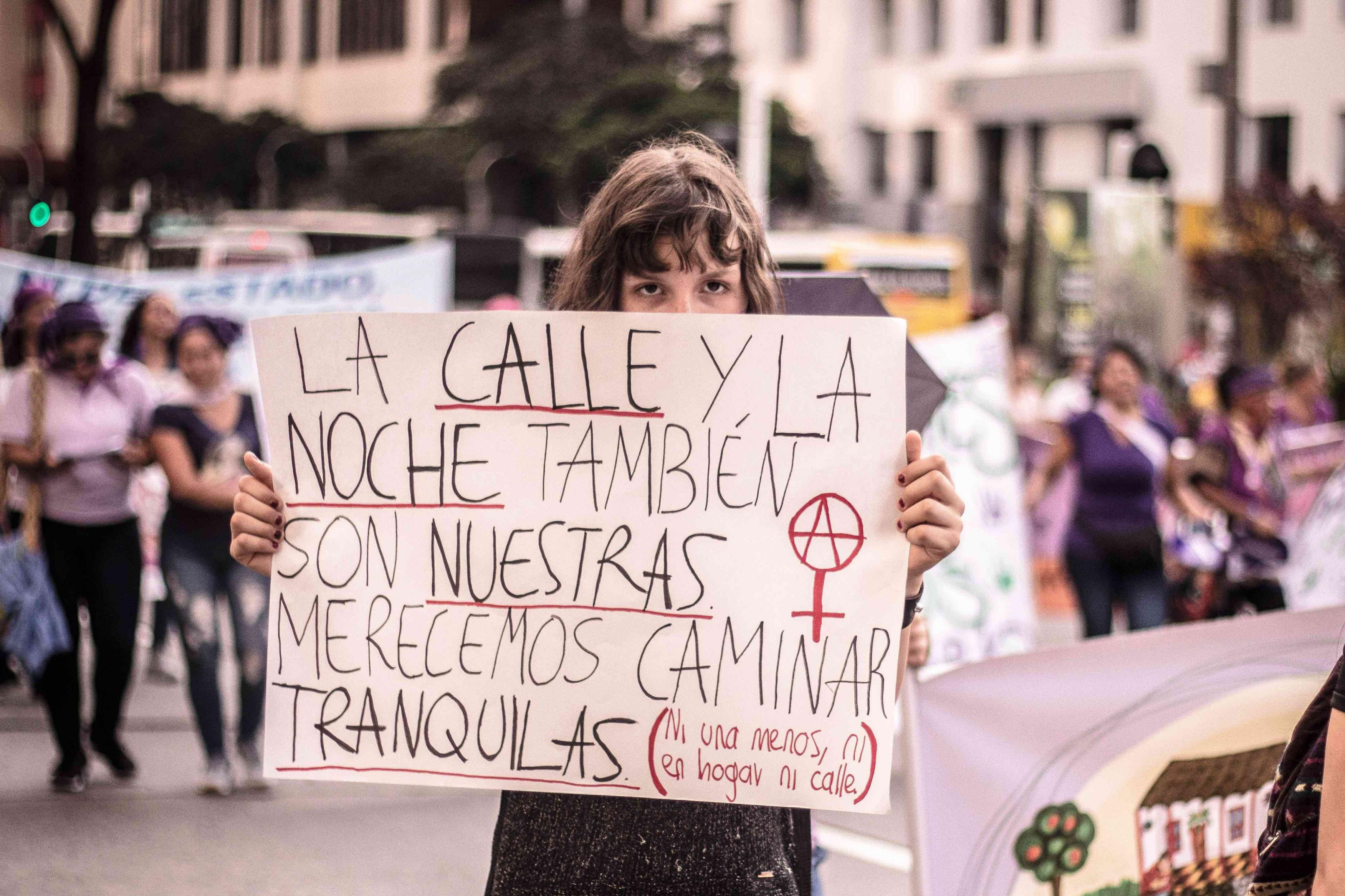 Manifestante en Medellín, durante la manifestación del 8M. Laura Arango.
