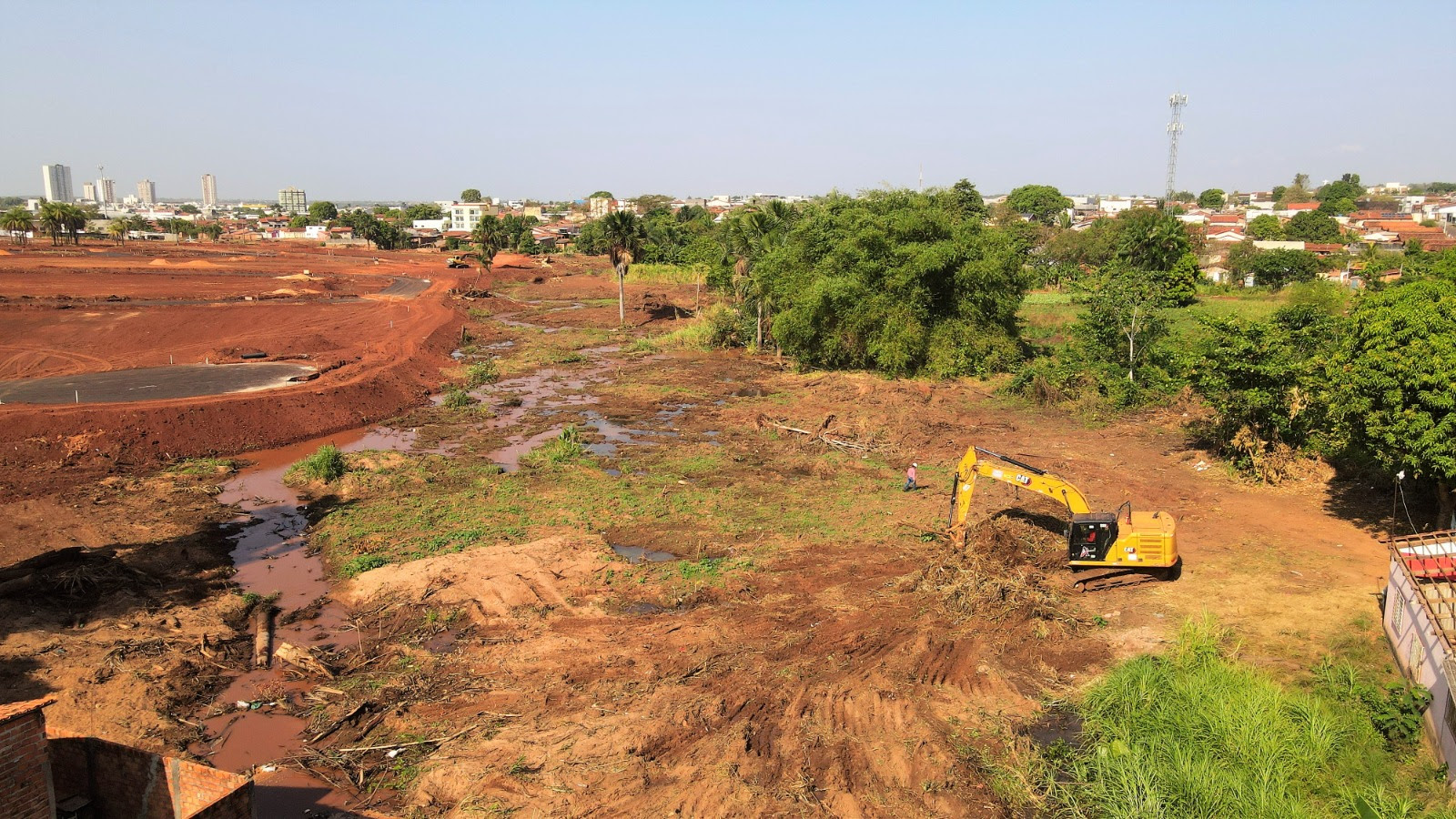 A segunda etapa da obra, ainda em fase de licitação, seguirá da Av. Castelo Branco, contornando o futuro Parque de Conservação Nascentes do Neblina, que ligará os setores Couto Magalhães, Vila Norte e Universitário