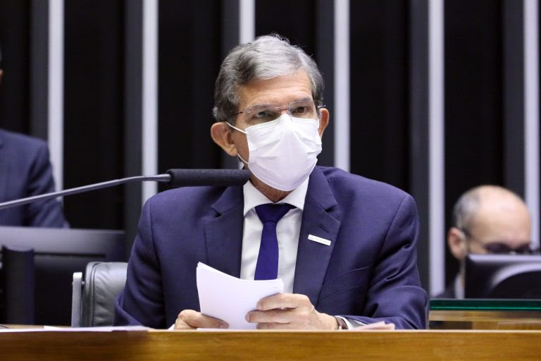 Debater a situação da operação das termoelétricas, o preço dos combustíveis e outros assuntos relacionados à Petrobrás. Presidente da Petrobras, Joaquim Silva e Luna