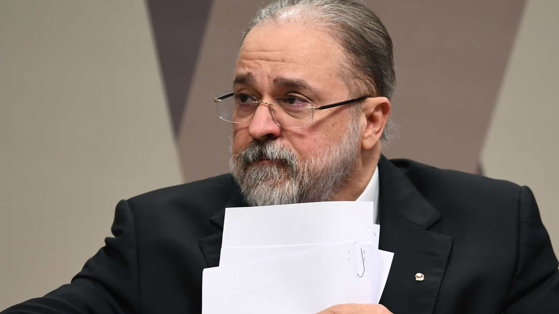  Aras pede para STF suspender MP das fake news editada por Bolsonaro