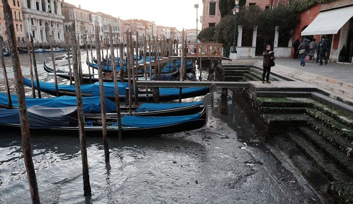 venice_canal_02