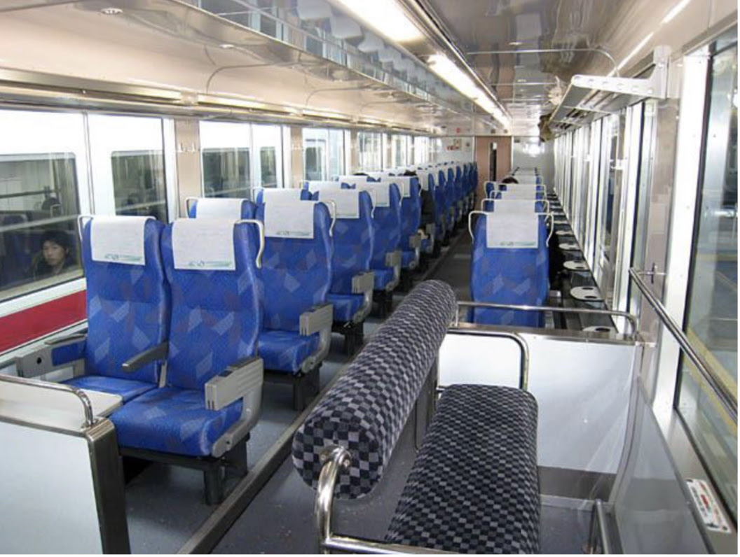 Không gian mở dành cho hành khách lên xuống. Tổng không gian dành cho hành khách của Kiha 40 hẹp hơn một chút so với Kiha 48 vì có hai cabin trên một toa xe.