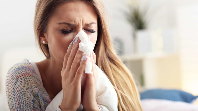 Corrimento nasal é sintoma de Covid-19 ou de constipação? Entenda