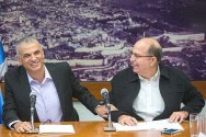 Moshe 'Bogie' Ya'alon (R) holds a joint press conference with Finance Minister Moshe Kahlon