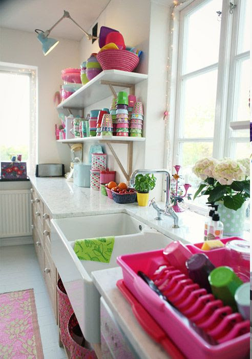 dream kitchen for apartment. this is what my room is like now...if only the whole house could be like this. :)