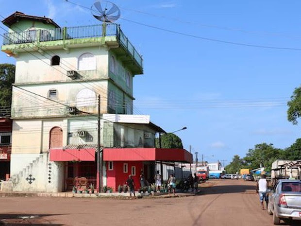 Oiapoque fica na margem brasileira do rio do qual leva o nome (Foto: BBC) Oiapoque fica na margem brasileira do rio do qual leva o nome (Foto: BBC)