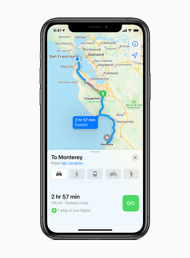 iPhone 11 Pro 上顯示「地圖」的電動車路線。 