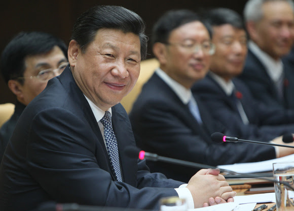 El General de Ejército Raúl Castro Ruz, Presidente de los Consejos de Estado y de Ministros, y Primer Secretario del Comité Central del Partido Comunista de Cuba, recibió en la tarde de este martes 22 de julio, al compañero Xi Jinping, Presidente de la República Popular China, y Secretario General del Partido Comunista de China, quien realiza una visita oficial a nuestro país. Foto: Ismael Francisco/ Cubadebate
