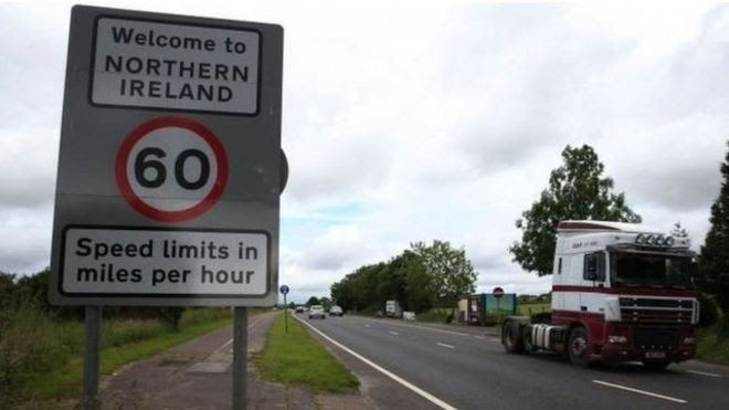 'Bem-vindo à Irlanda do Norte', diz placa na fronteira