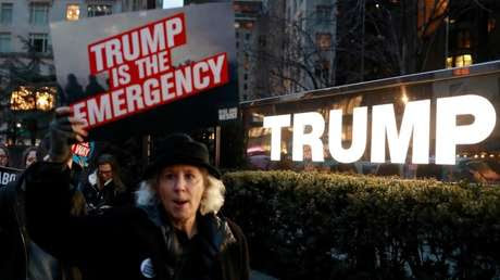 Protesta contra la declaración de la emergencia nacional en EE.UU. cerca de Trump International Hotel & Tower en Nueva York, el 15 de febrero de 2019