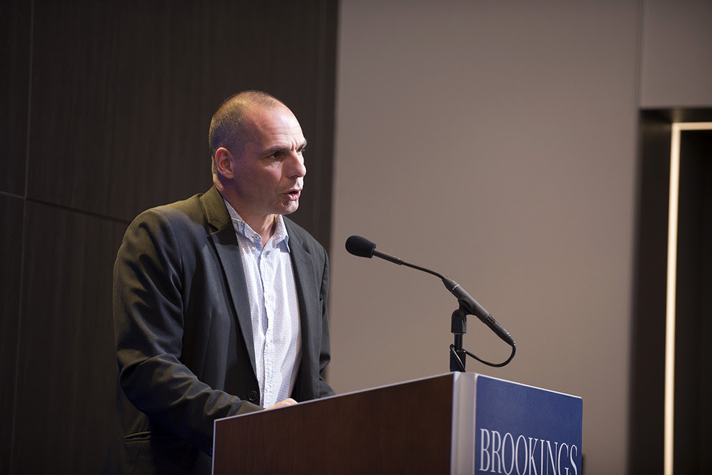 Yannis Varoufakis representa al ala de Syriza que aboga por apurar las negociaciones antes de decretar un impago de forma unilateral.