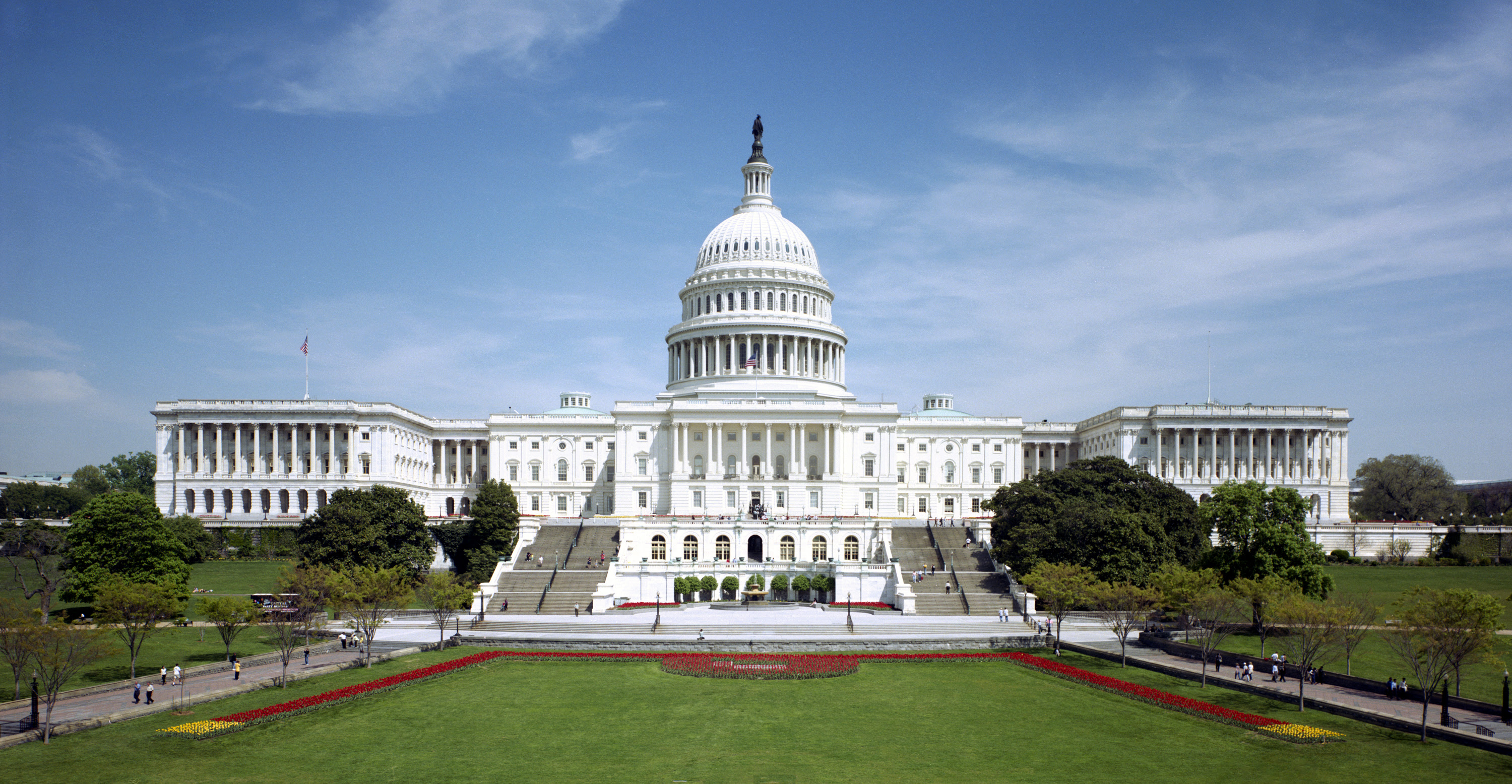 United_States_Capitol_-_west_front.jpg United_States_Capitol_-_west_front.jpg